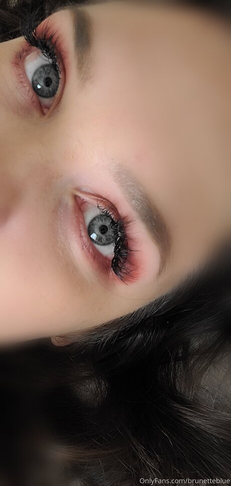 Brunetteblue アダルトスター 写真