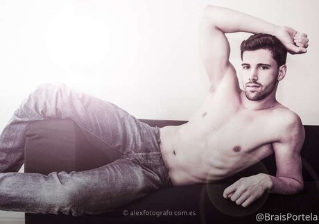 Braisportelam 裸のポルノスター 写真