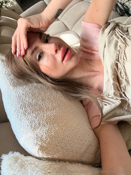 Kiaralordmagyar 完璧なモデル 写真