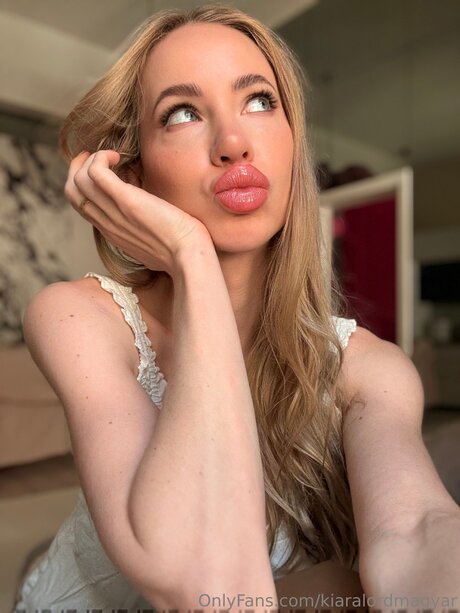 Kiaralordmagyar ヌードモデル 画像