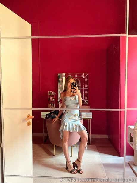 Kiaralordmagyar アダルトモデル 画像