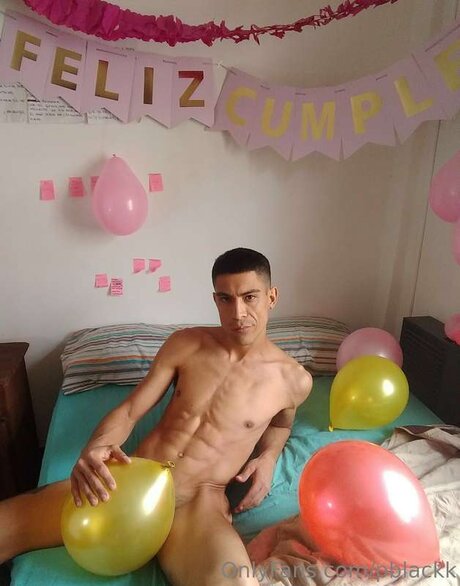 巨大ディルドオンリーファンズ ホット 写真