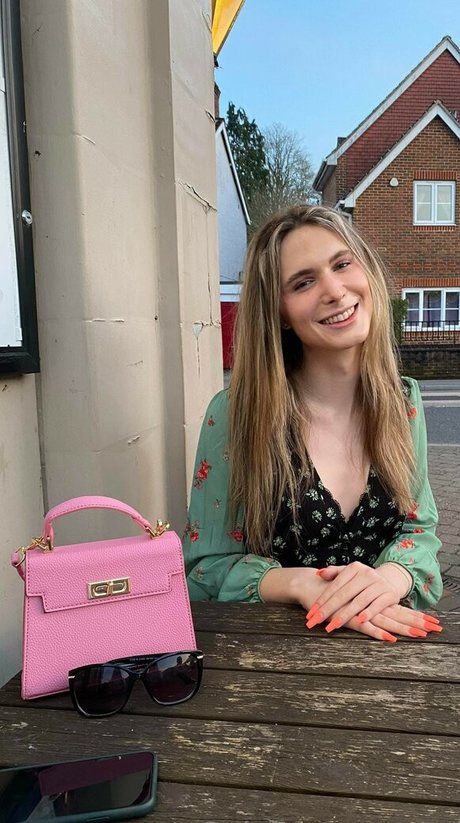 イギリスのおばあちゃんオンリーファンズ 素敵 写真