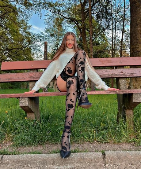 カムフィートオンリーファンズ ホットセクシー 画像