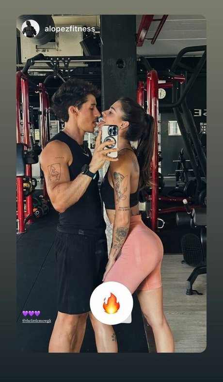 巨乳ママオンリーファンズ 美しいヌード 写真