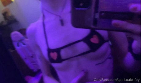 spiritualwifey ヌードスター 写真