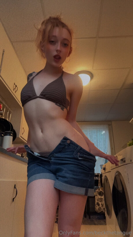 いちごミルクオンリーファンズ アート裸 写真