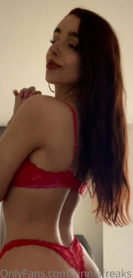 指マン 潮吹き オンリーファンズ アダルト 写真