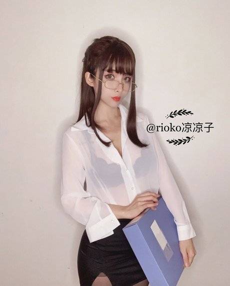 スペードのクイーン オンリーファンズ セクシーヌード 画像