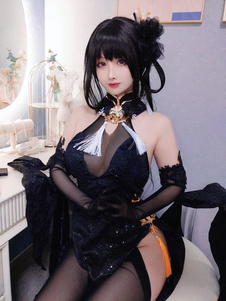 成熟したラテン系オンリーファンズ アート裸 写真