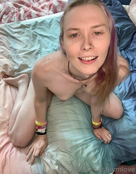 lilymlove ポルノスター アート 画像