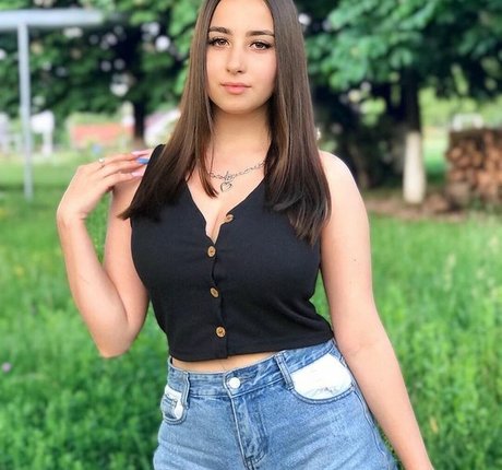 ヌード熟女オンリーファンズ 美しい 写真