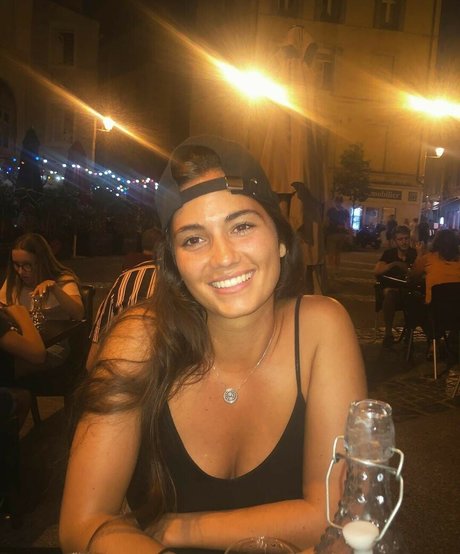 Ophelie Bau セクシーモデル 画像