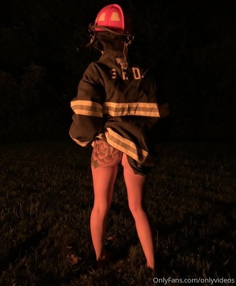 後背位オンリーファンズ 無料裸 写真