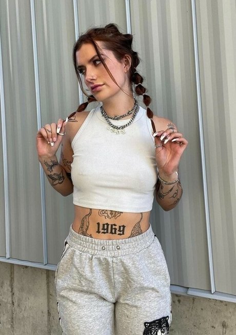 Emilysullivan 素敵なポルノスター 写真