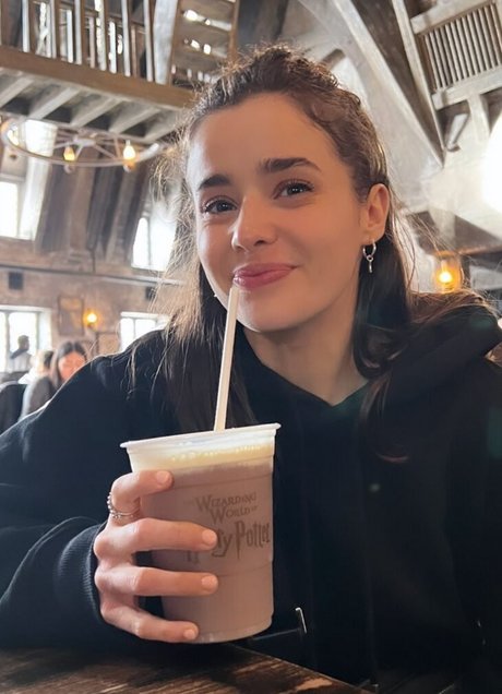 Holly Earl セクシーモデル 写真