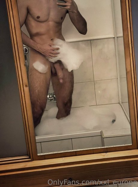 セクシーなブルネットのオンリーファンズ アートポルノ 画像