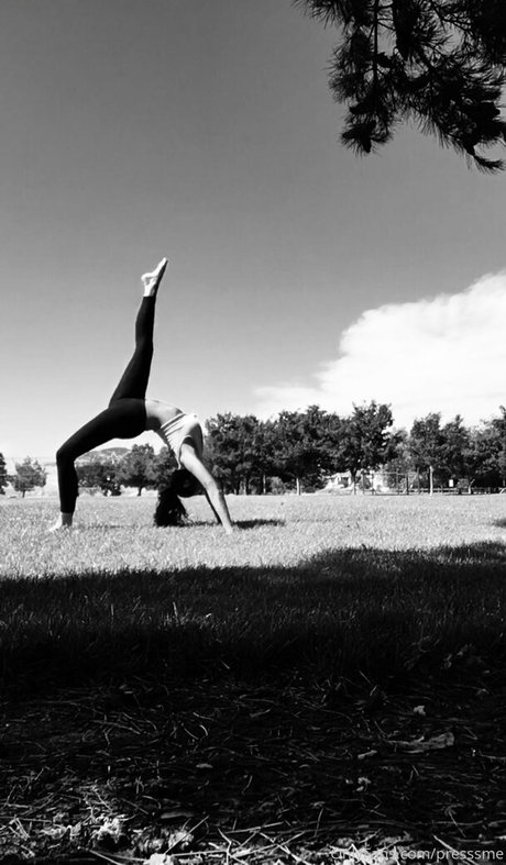 巨乳騎乗位オンリーファンズ アート裸 写真