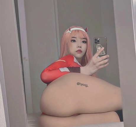 エモな痴女オンリーファンズ ホットポルノ 写真