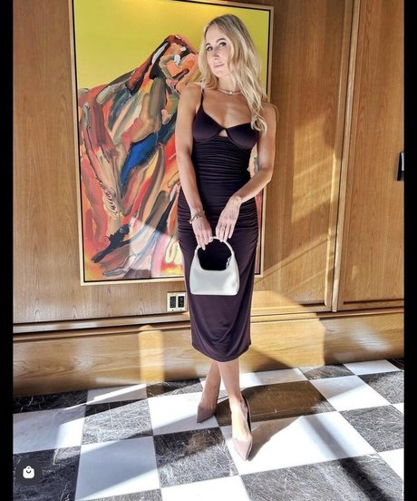 若いオンリーファンズ ホット 写真