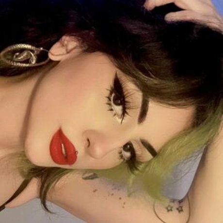 lilbatty アダルトモデル 写真