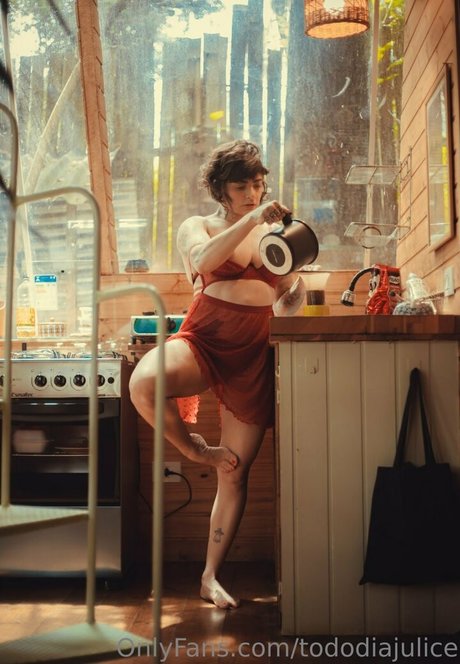 Julice 裸のスター ギャラリー