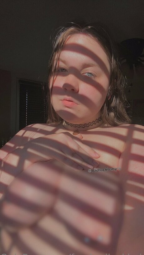 freebadluckbaby420 美しいモデル 写真