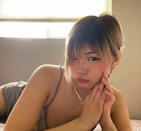 ストラップオンオンリーファンズ ポルノ 画像