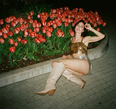 セーリングオンリーファンズ エロチック 写真