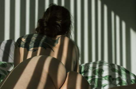 カーリーエボニーオンリーファンズ xxx 写真