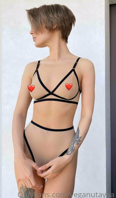 veganutayaa ポルノスター ホット 写真