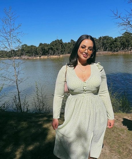 パイズリ オンリーファンズ ポルノ 写真