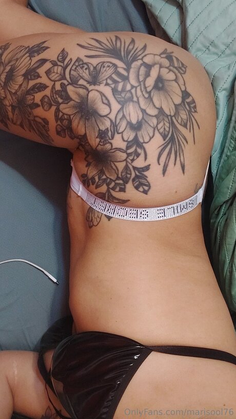 スペードのクイーン オンリーファンズ 無料セクシー アーカイブ