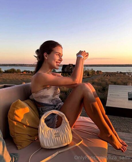 Liza Sami モデル 画像