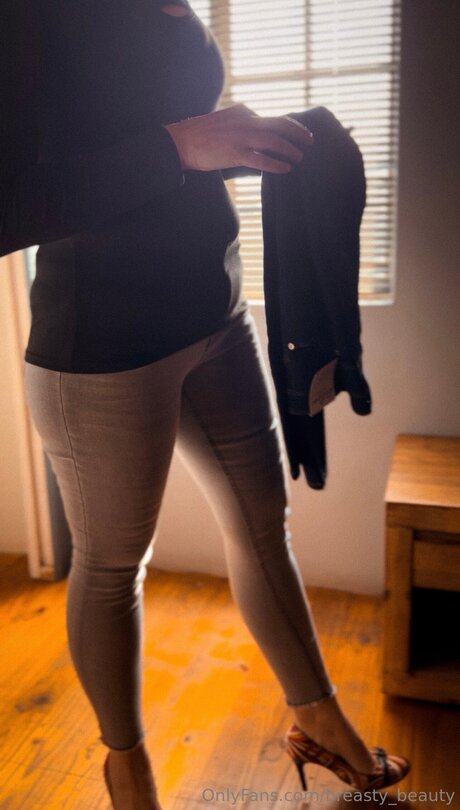 Breasty Beauty アダルトモデル ギャラリー