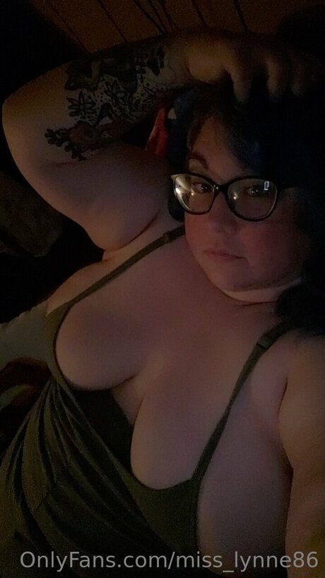 巨乳で痩せているオンリーファンズ 美しい 画像