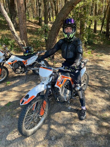 Hungryman777 高品質モデル 写真