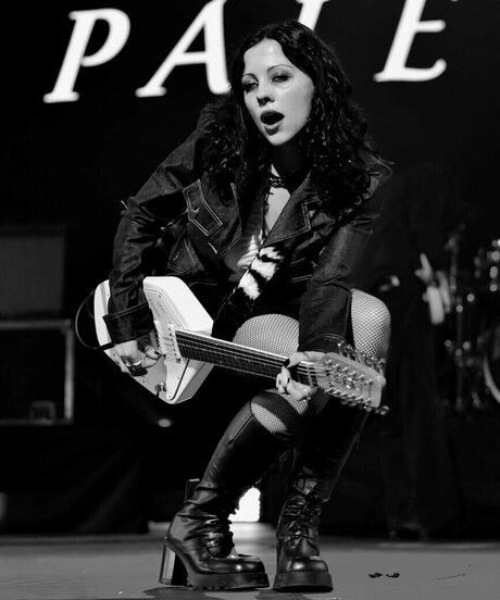 Heather Baron Gracie ホットスター 写真