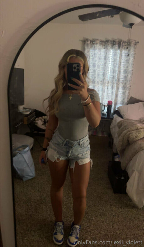 Lexii violett かわいいポルノスター 写真
