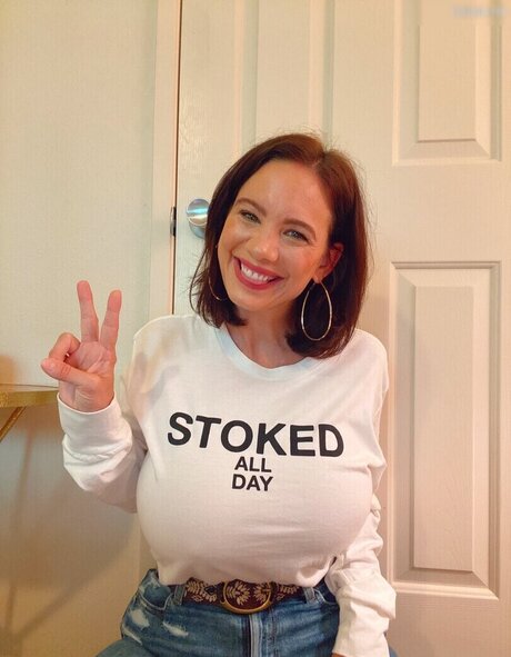 ビキニプリンセスオンリーファンズ セックス 写真