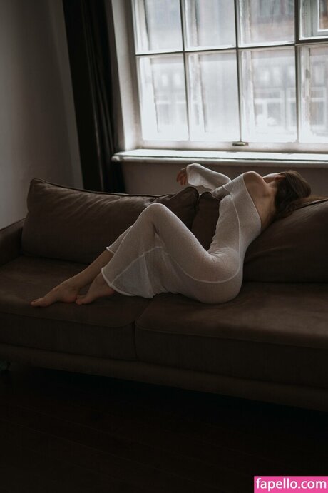 角質の女の子オンリーファンズ ヌード 写真