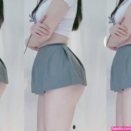 小さいチンポのシーメールオンリーファンズ 無料セクシー 写真