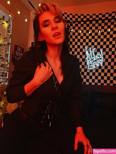 Adalind Gray エロティックモデル 画像