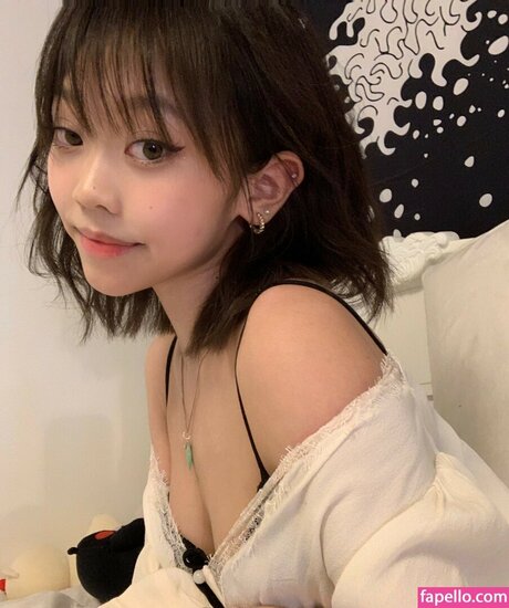 ursungirl 裸のスター 写真