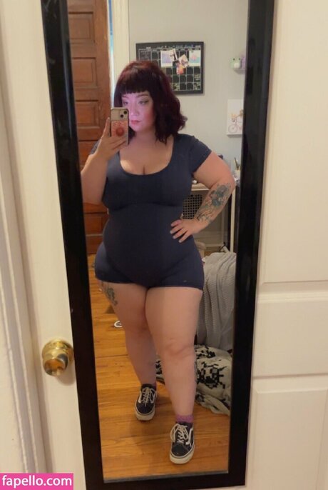 ぽっちゃりブロンドのオンリーファンズ 美しいポルノ 画像