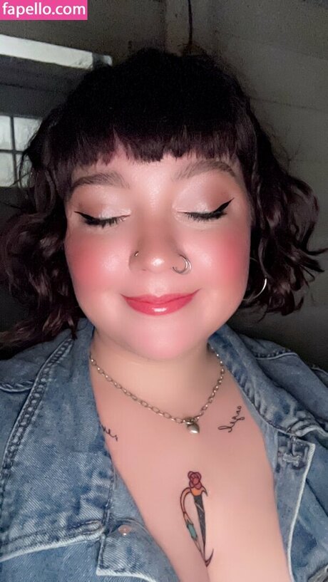 乳首オーガズム オンリーファンズ アダルト 画像