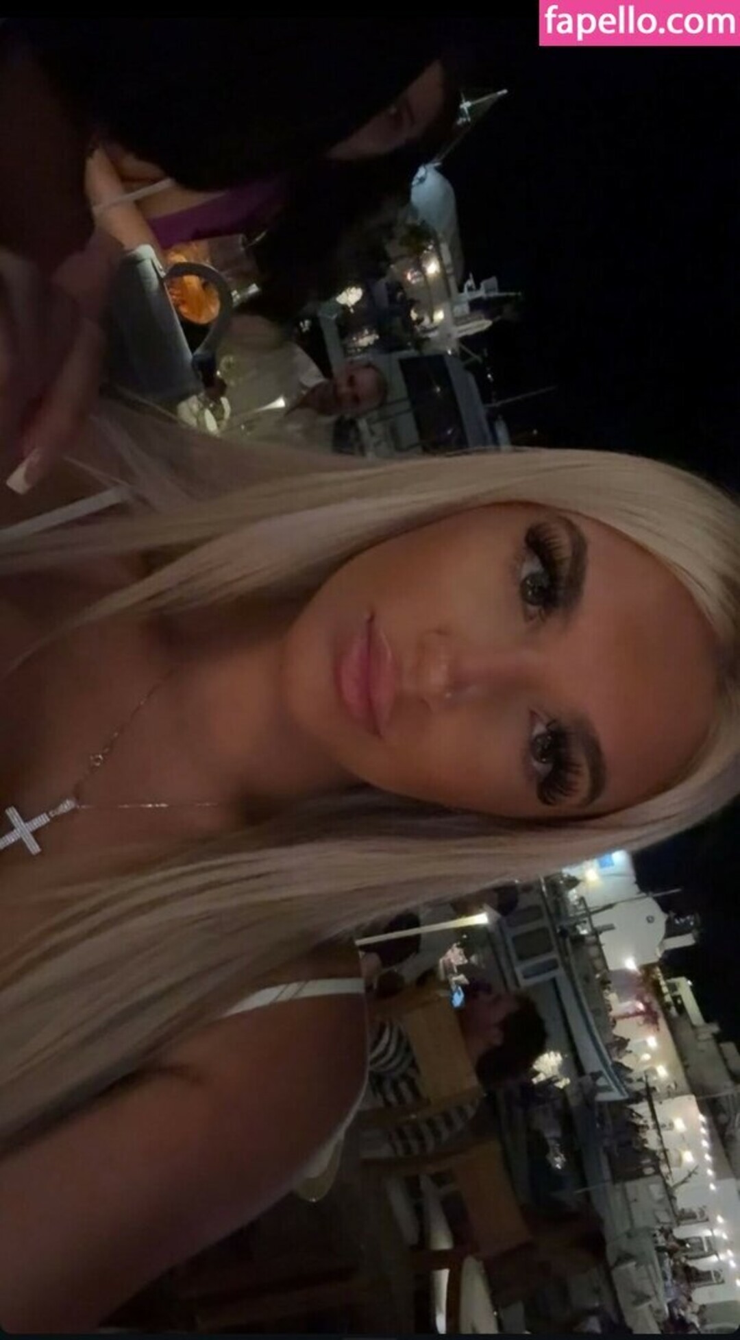 お尻を広げるオンリーファンズ 無料エロ 写真