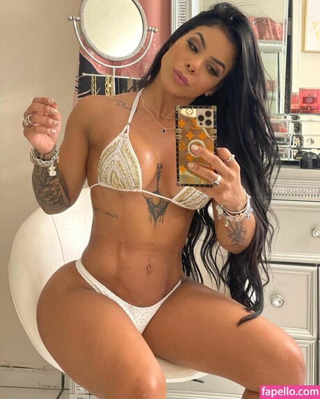 曲線美のランジェリーオンリーファンズ セクシーxxx 画像