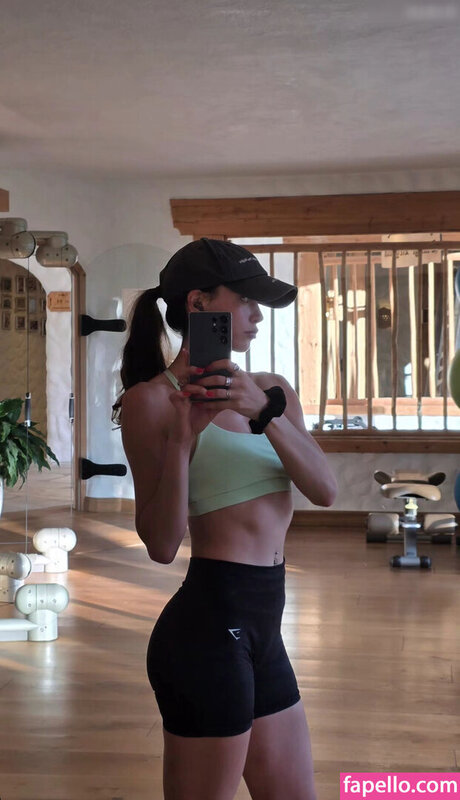 Nina Chuba 最高のスター アーカイブ