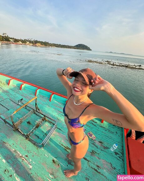 巨大ディルドオンリーファンズ ホットヌード 写真